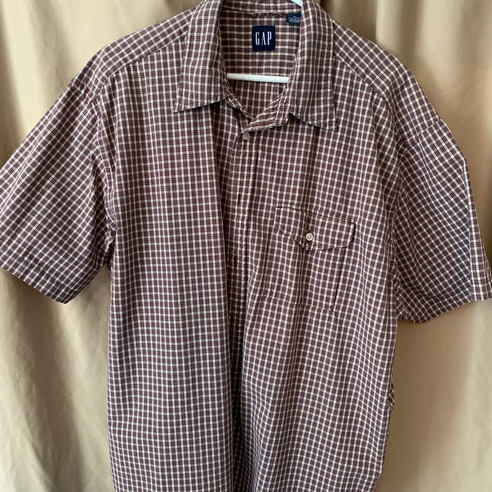Men’s GAP shirt